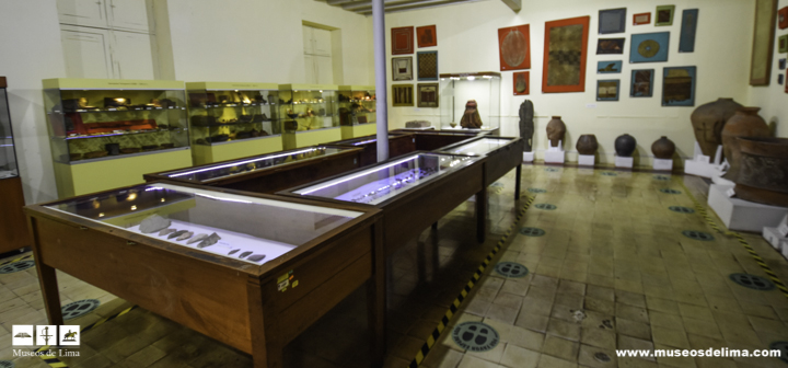 Sala arqueológica con fardos funerarios, ceramica, tambores, canoas. Museo de Antropología, Biodiversidad, Agricultura y Alimentación MUNABA