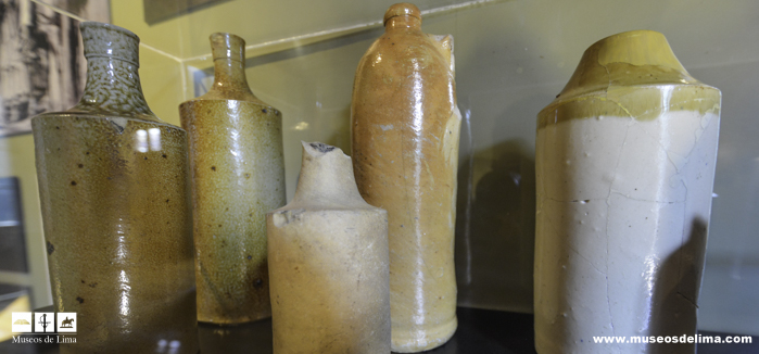 Museo Bodega y Quadra, se ubica en la casa que perteneció al navegante limeño Juan Francisco de la Bodega y Quadra. En la imagen botellas halladas durante las excavaciones.